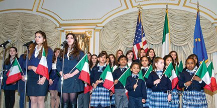 The chorus from LaScuola d’Italia entertains the President and the assembled guests